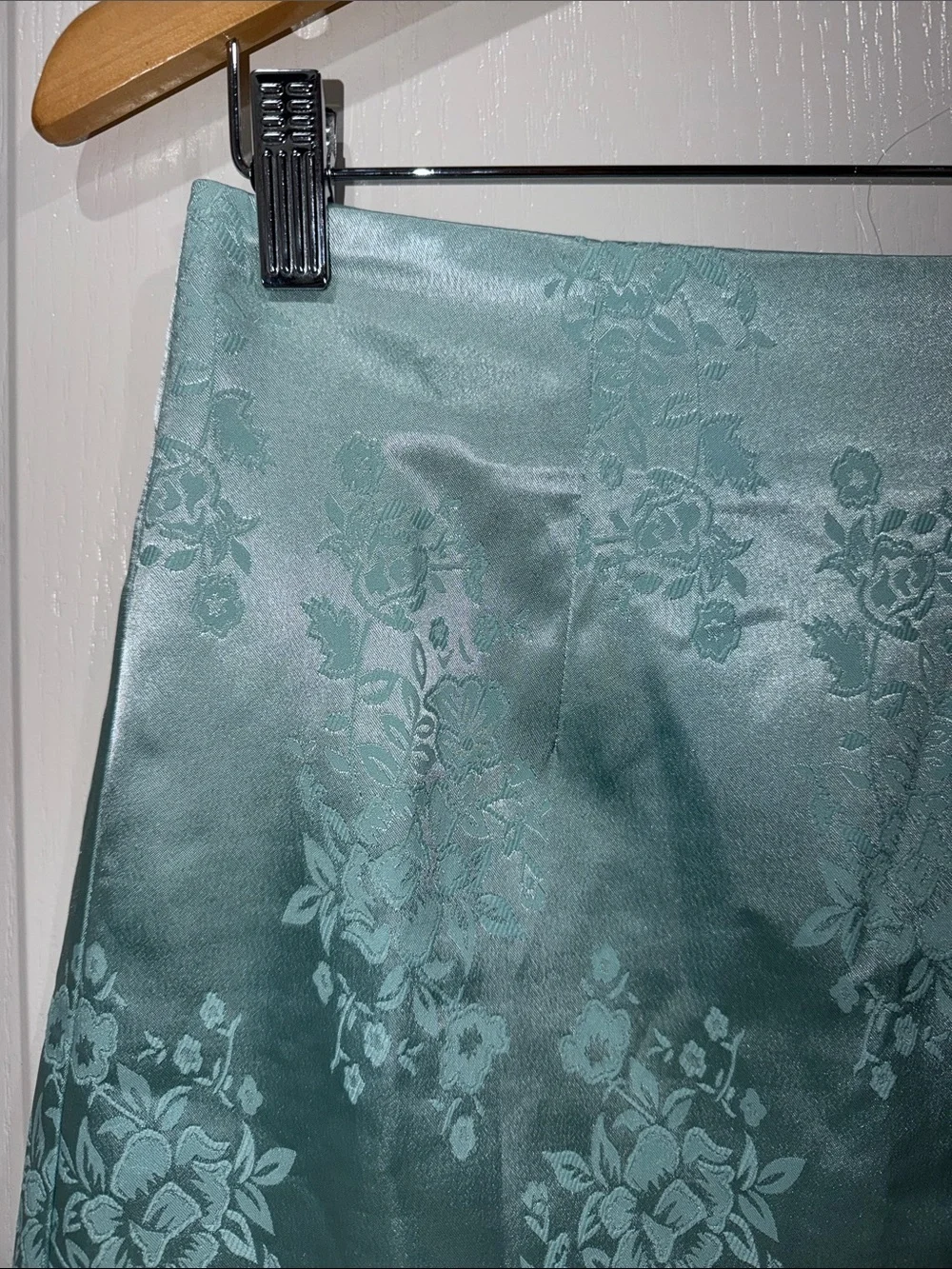 Princess Polly aqua blue satin mini skirt floral jacquard design size 6 NWOT